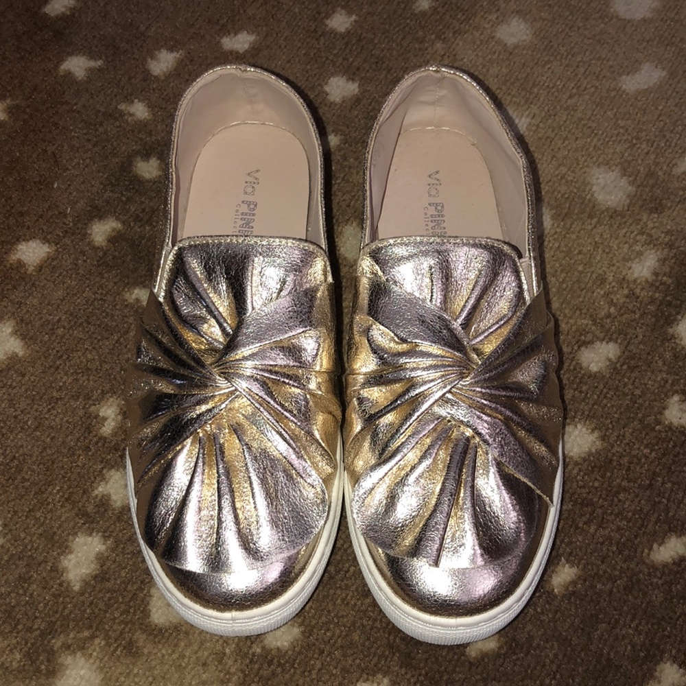 Gold slip on platforms